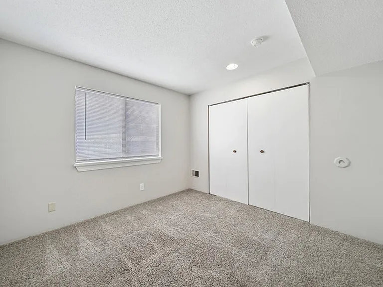 Fox Grove Apartments — Photo 16