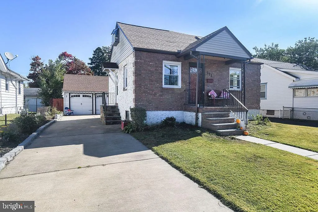 111 Westmont Ave photo 1