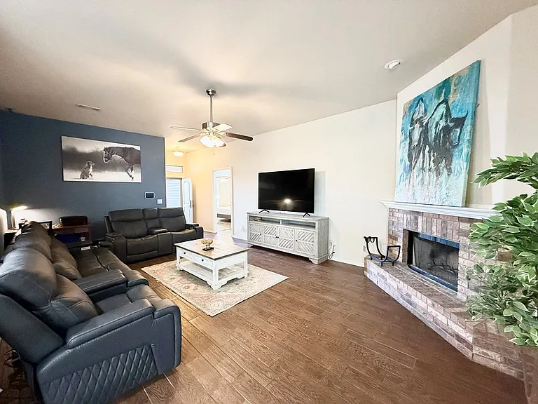 9915 Lamar Ave — Photo 6