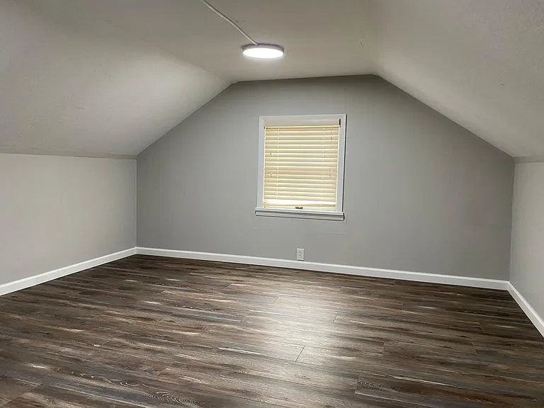 200 W Ash St — Photo 19