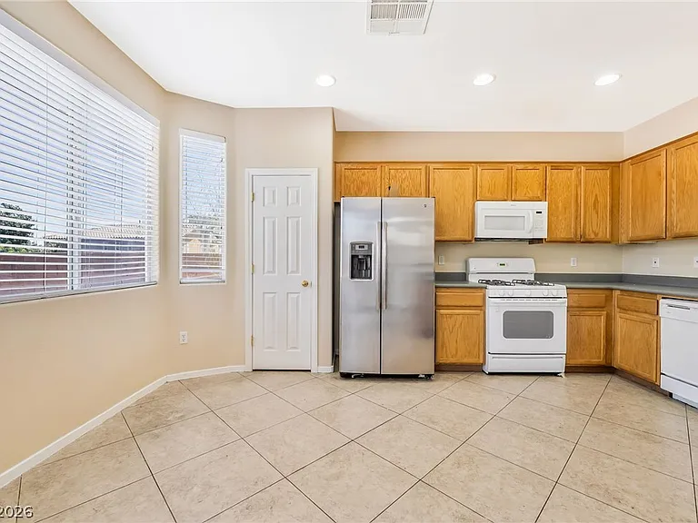 8104 Caspian Moon Dr — Photo 13