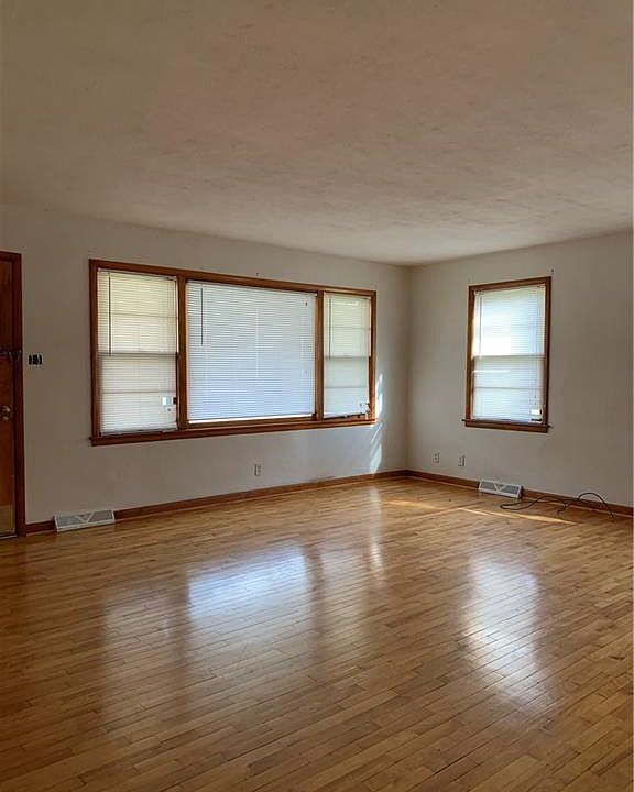 1st image of 2800 10th Ave