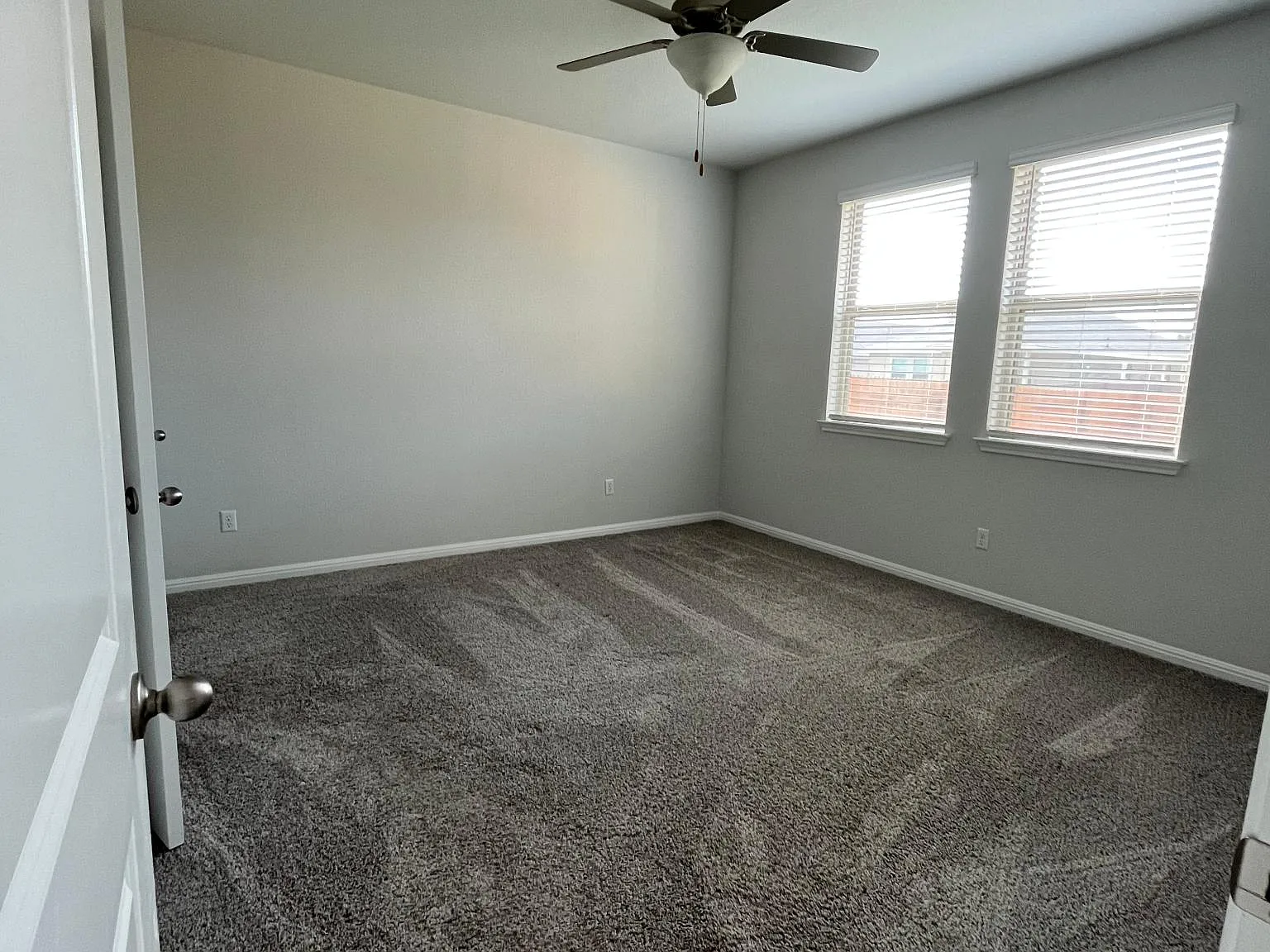129 Mountain Valley St — Photo 3