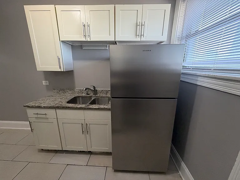1309 W 82nd St — Photo 5
