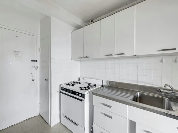 1 Fordham Hill Oval image 11 of 43