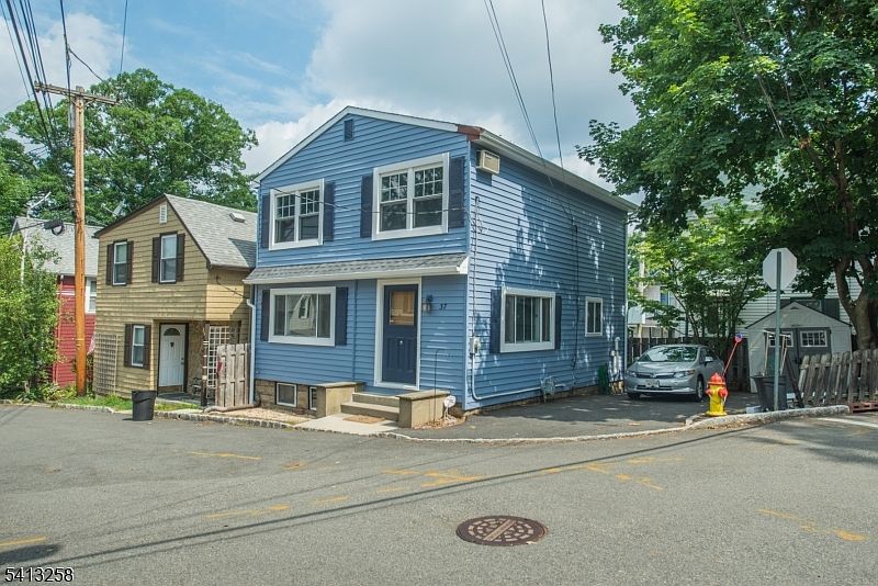 1st image of 37 Embury Pl