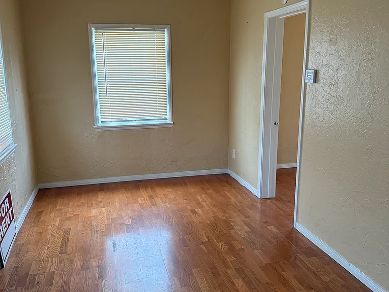 2806 N H St — Photo 13