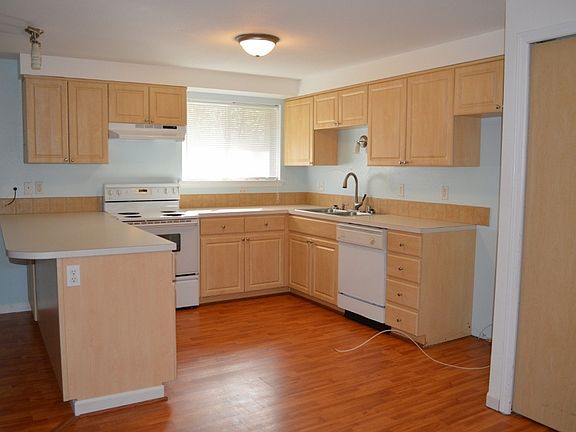4th image of 1723 193rd Ave SW