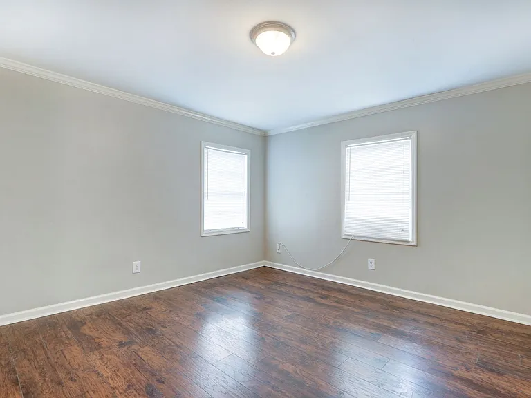 1602 — Photo 2