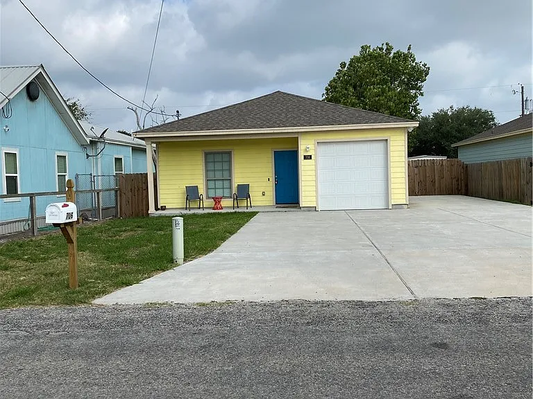 706 Military Dr — Photo 1