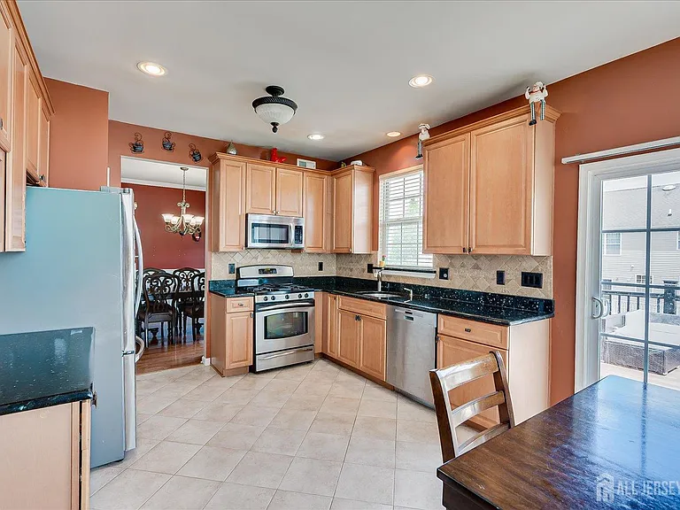 300 Morning Glory Dr — Photo 8