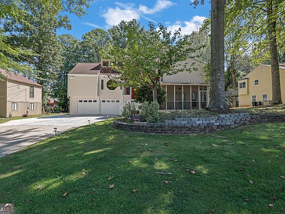 2nd image of 3956 Viewpoint Ct