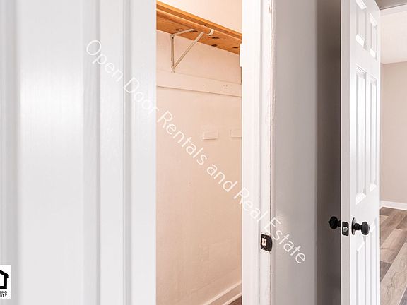 4th image of 202 N Jackson St Unit 3