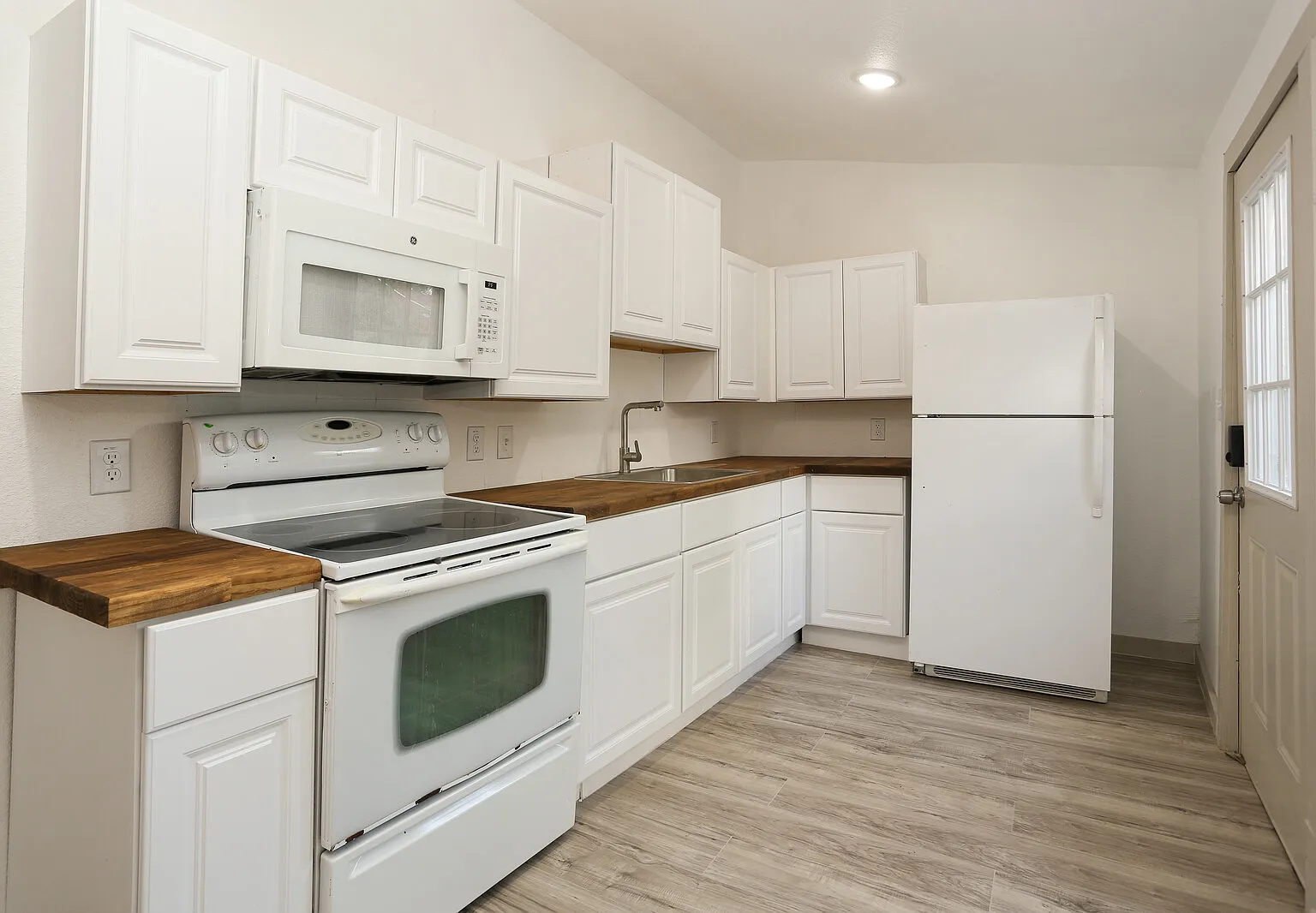 2 bed, 1100 sqft, $875 — Photo 4