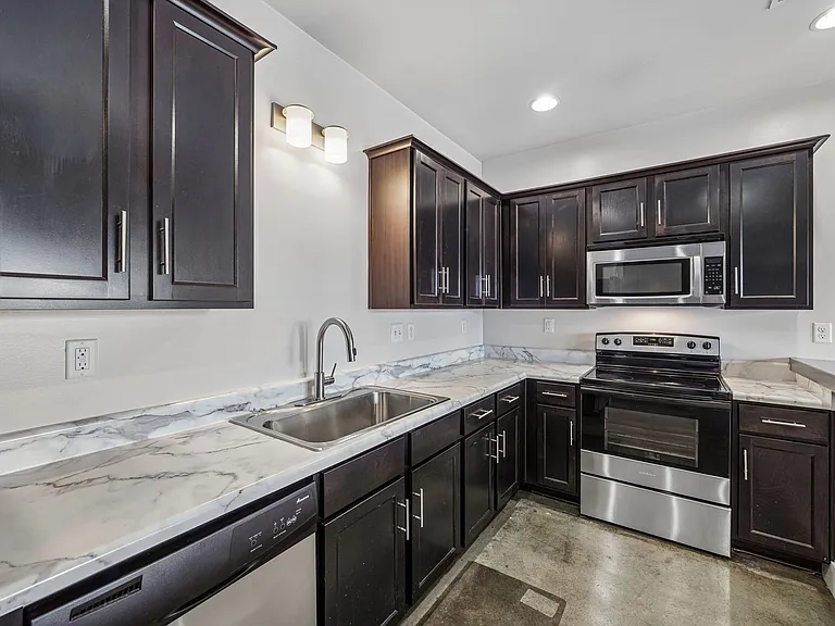 Myers Flats - 3 Bedroom — Photo 15