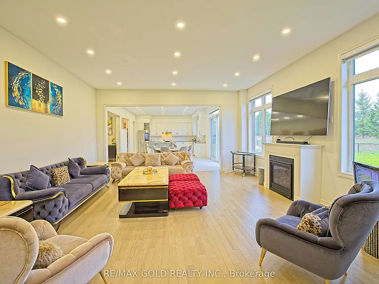 19 Marigold Blvd — Photo 26