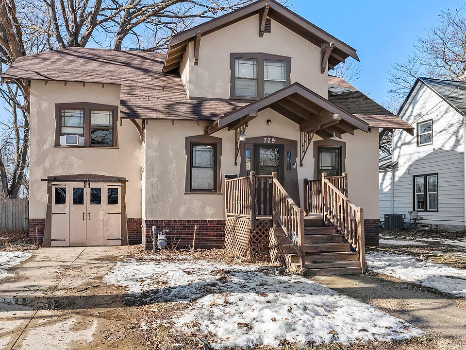 1st image of 709 10th St NE