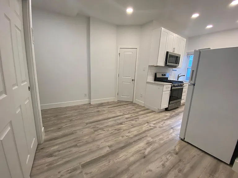 2309 Christian St #1 — Photo 6