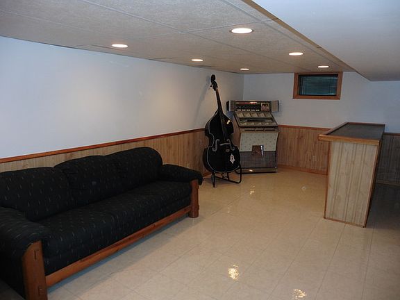 5th image of 245 N Lincoln Ave