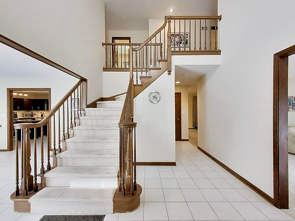 2nd image of 839 Edgewood Ct