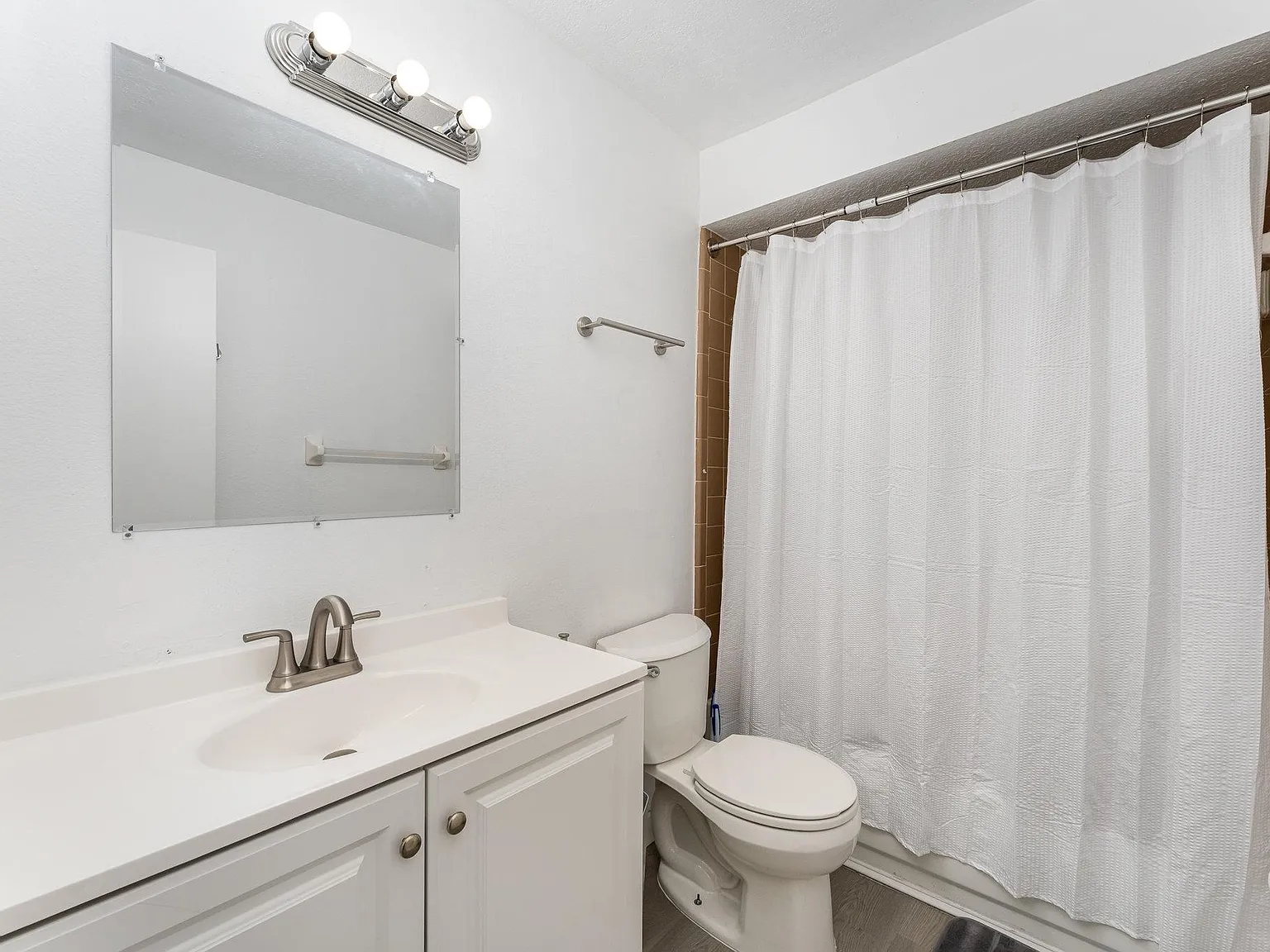 4 bed, 3.0 bath, 1800 sqft, $754 — Photo 4