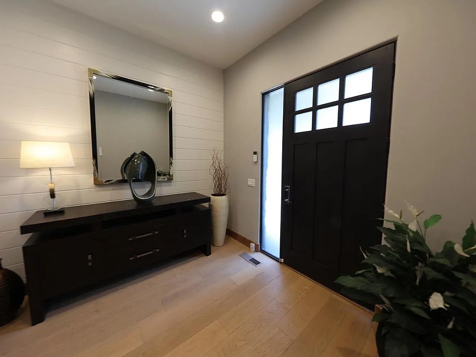 1st image of 984 De Soto Ln