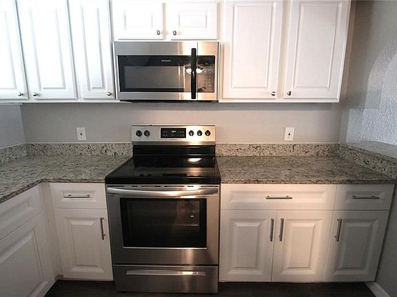 3rd image of 5211 N Tamiami Trl APT 3