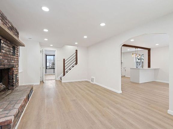 4th image of 3953 Dowling Ave