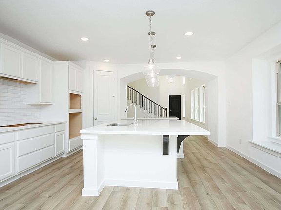4th image of 916 Crystal Bend Ln