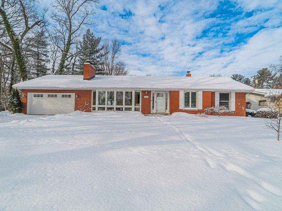 1st image of 1008 N Roeske Trl