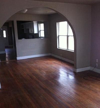 3rd image of 924 N Tucker Ave
