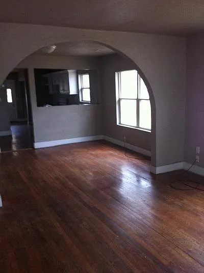 924 N Tucker Ave — Photo 3