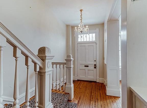 4th image of 300 W Allen Ave