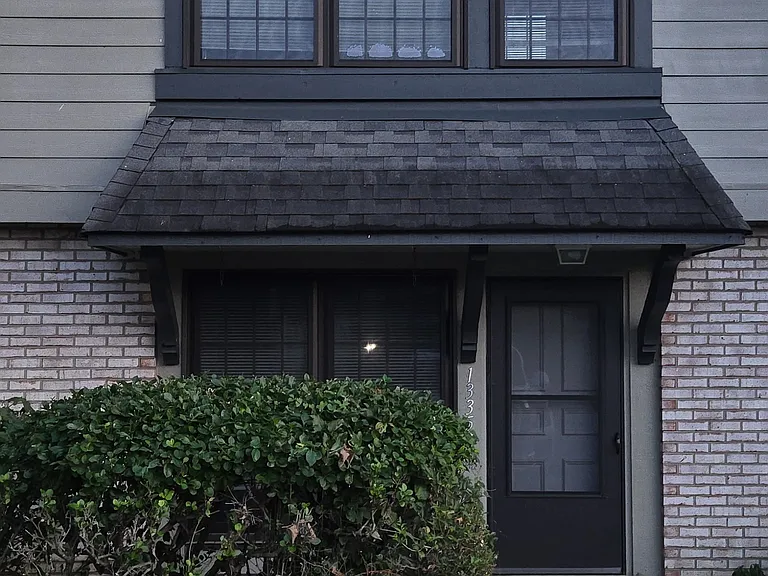 Hiddencrest Ln — Photo 2