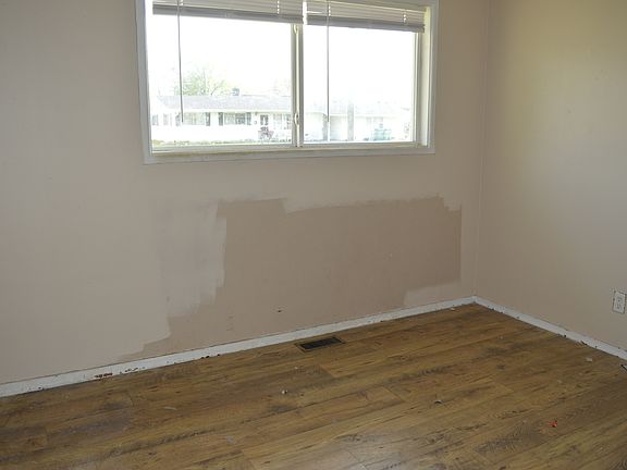 4th image of 31 Fairlane Dr