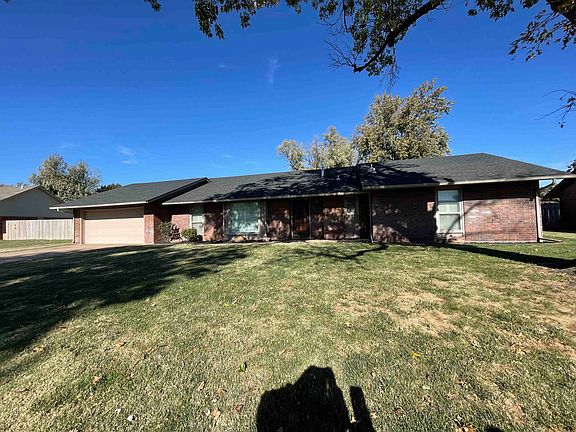 2nd image of 2810 McGill Dr