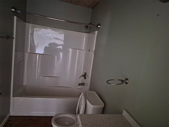 4th image of 112 Overbrook St