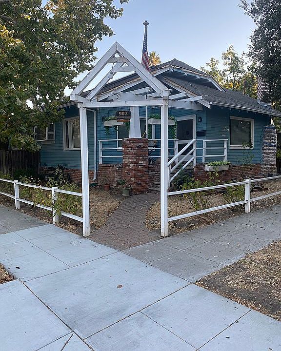 1st image of 902 University Ave