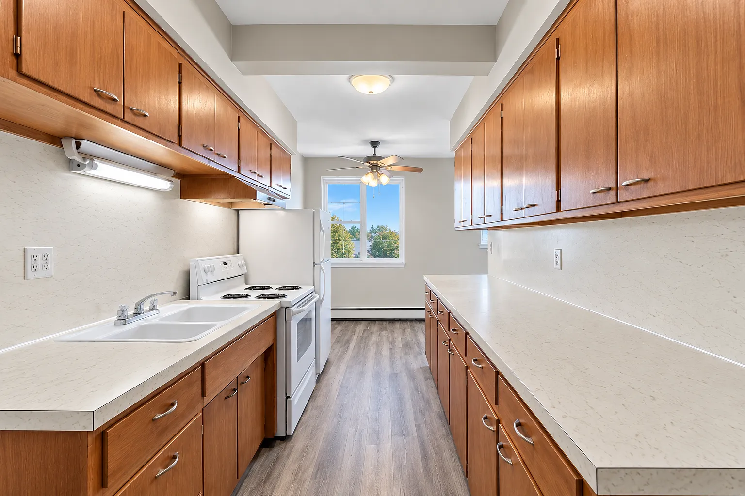 1 bed, $949 — Photo 3