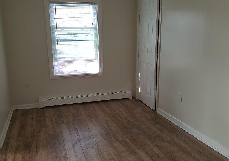 2nd image of 106 Main St #2