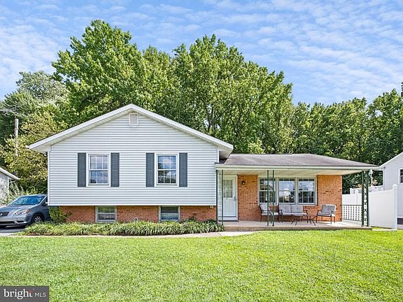 2nd image of 857 Broadfield Dr
