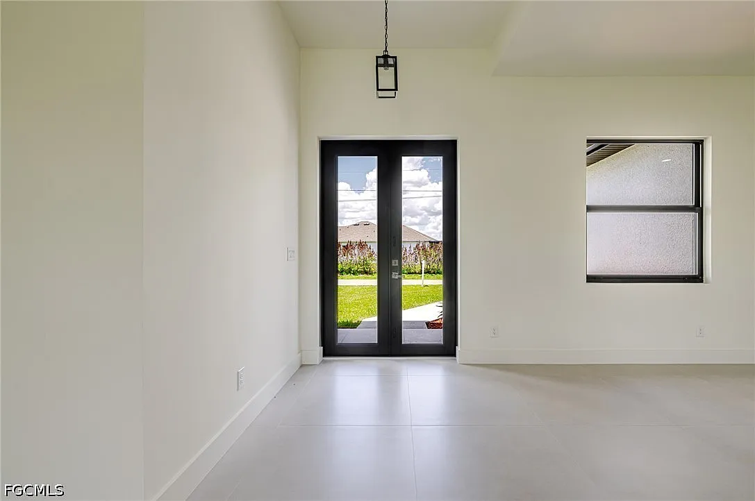 3 bed, 2.0 bath, 1491 sqft, $2,000 — Photo 3