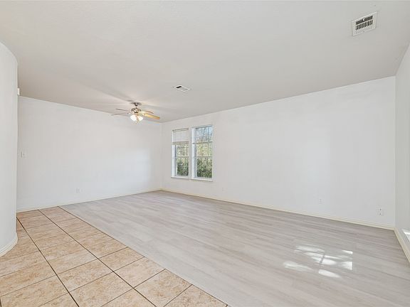 3rd image of 4921 Kingfisher Ln
