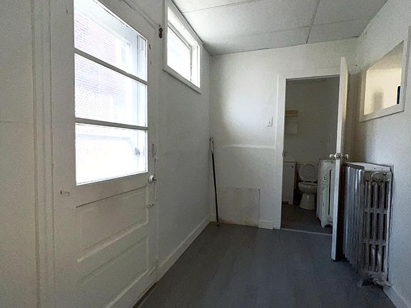 4th image of 1712 S 22nd St Floor 1
