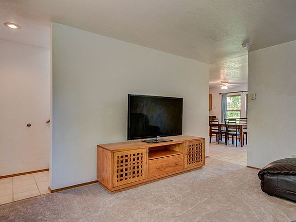 3rd image of 1215 Leahy Dr