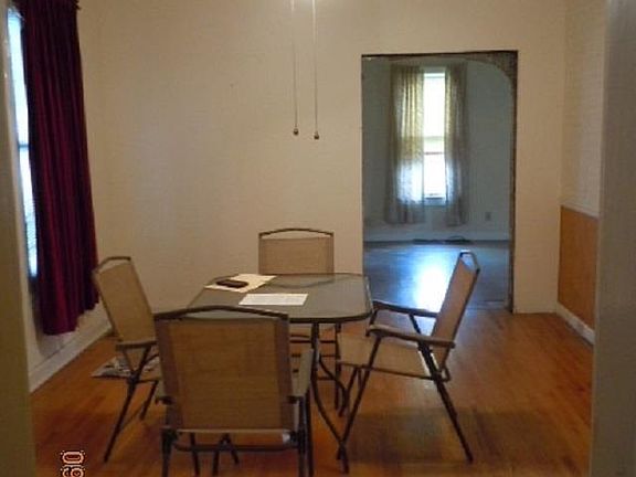 3rd image of 1055 Park Ave