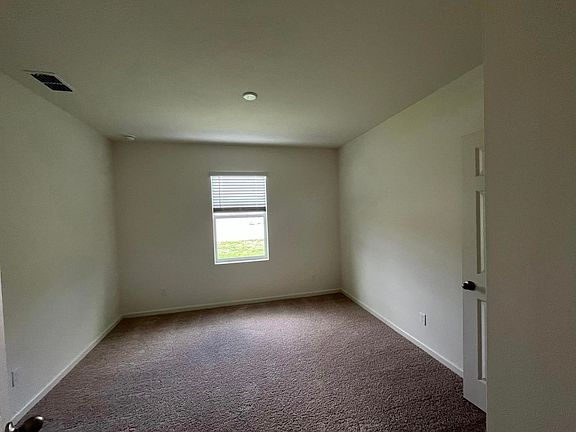 4th image of 413 SW Lakota Ave