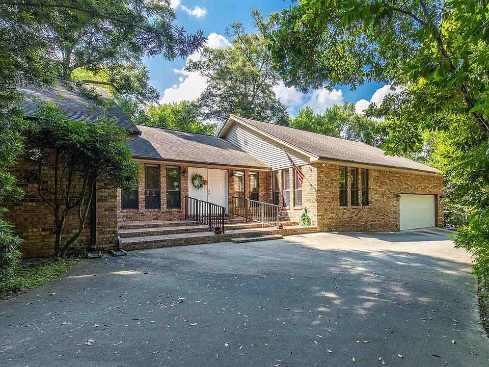 1st image of 3975 Menendez Dr