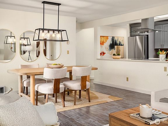 3rd image of 1324 W Emerson Street #301
