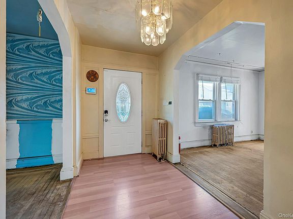3rd image of 402 Hancock Avenue